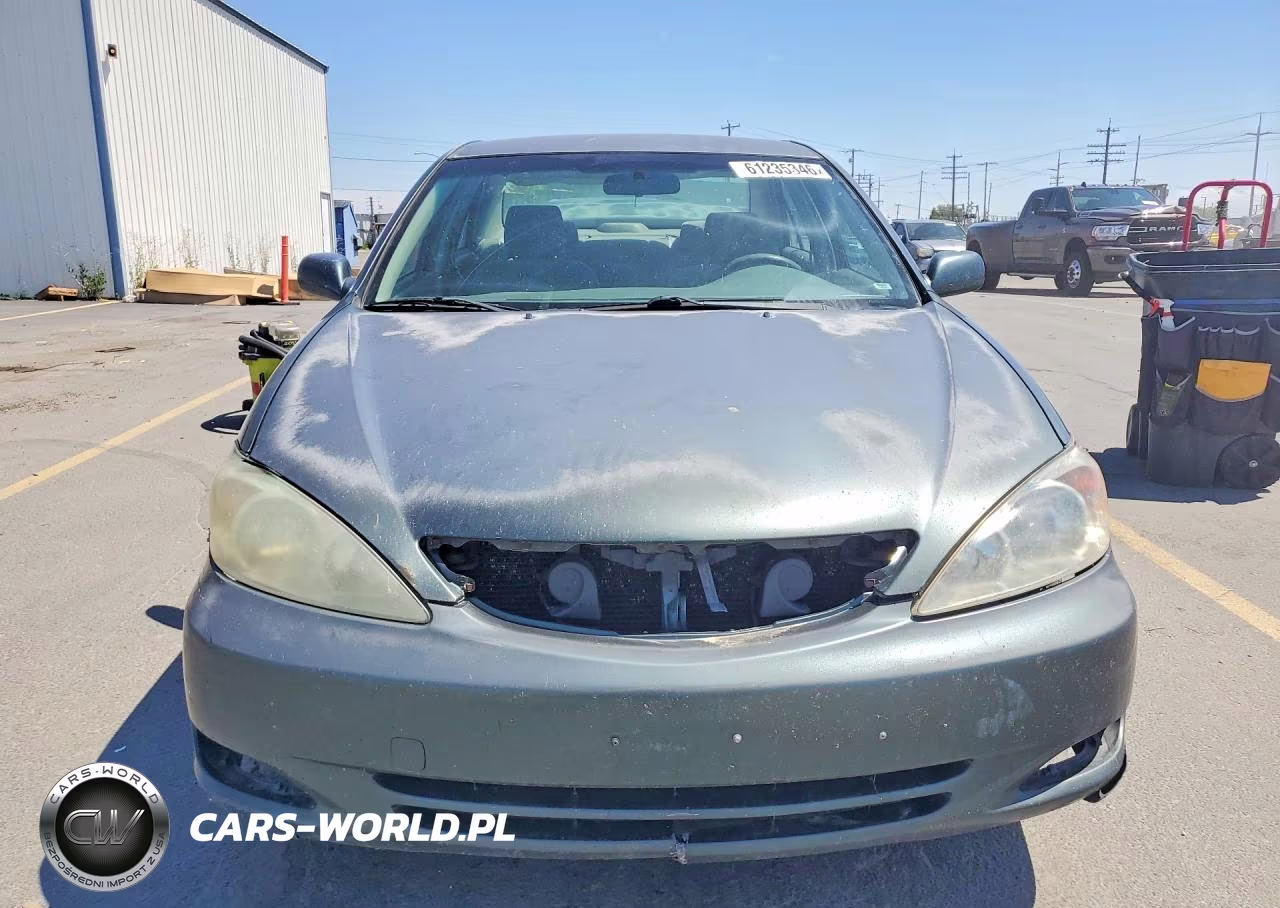 2002 Toyota Camry Le VIN:JTDBE32KX20063345 - 5