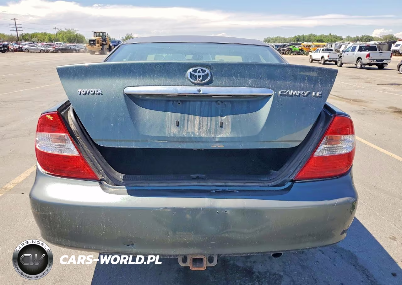 2002 Toyota Camry Le VIN:JTDBE32KX20063345 - 6