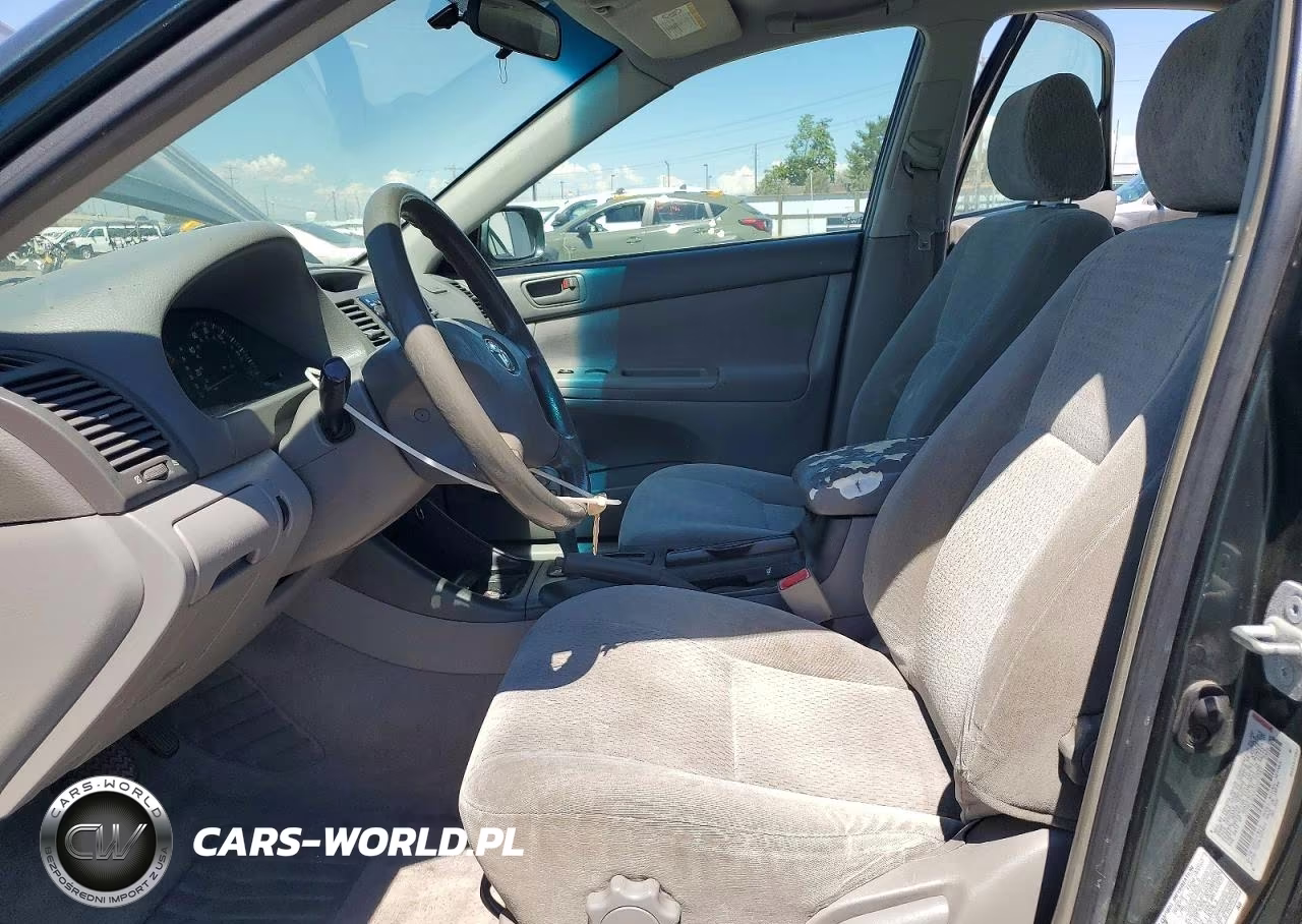 2002 Toyota Camry Le VIN:JTDBE32KX20063345 - 7