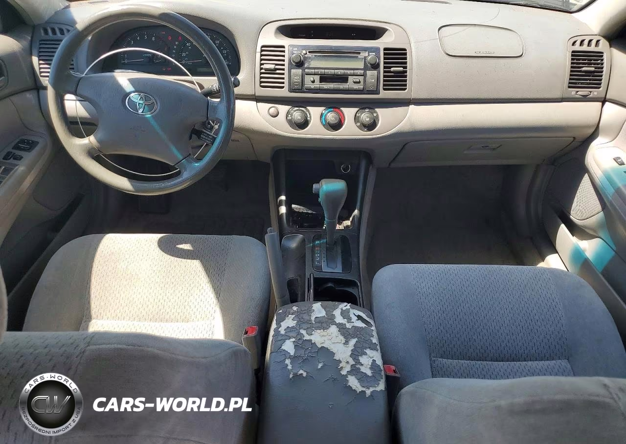 2002 Toyota Camry Le VIN:JTDBE32KX20063345 - 8