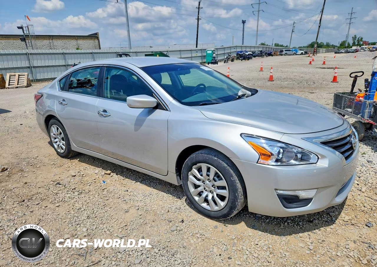2015 Nissan Altima 2.5 S VIN:1N4AL3AP5FN312423 - 4