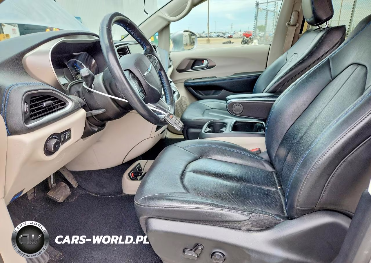 2021 Chrysler Pacifica Hybrid Touring L VIN:2C4RC1L77MR544326 - 7