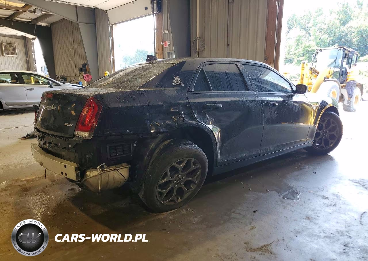 2018 Chrysler 300 Touring VIN:2C3CCARG2JH250934 - 3