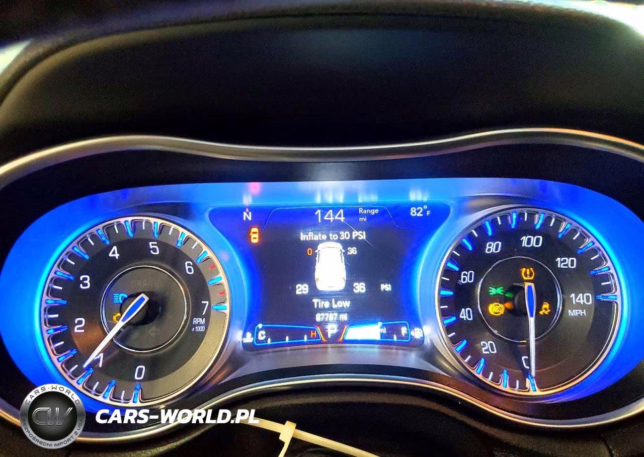 2018 Chrysler 300 Touring VIN:2C3CCARG2JH250934 - 9
