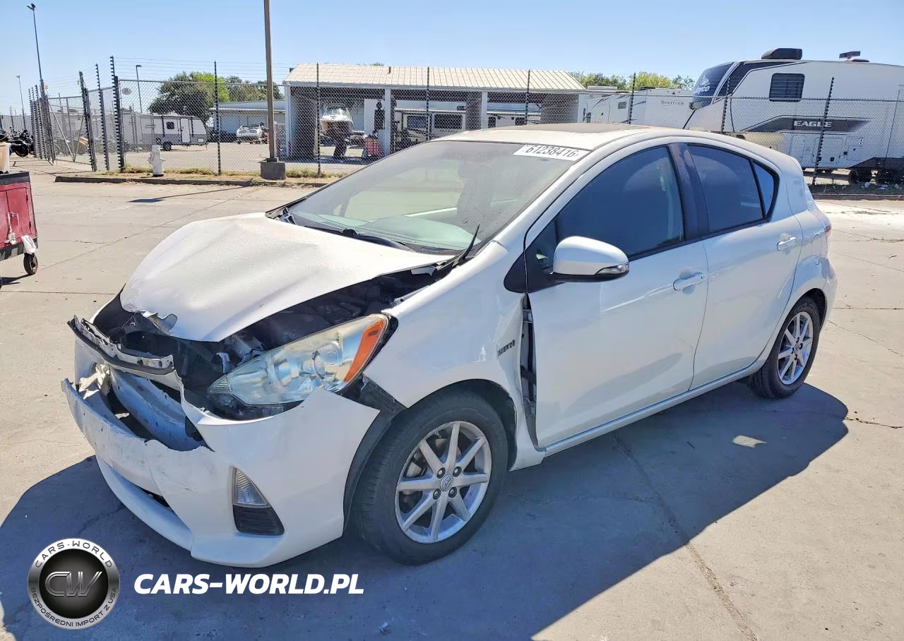 2013 Toyota Prius C Three – zdjęcie 1 z 12