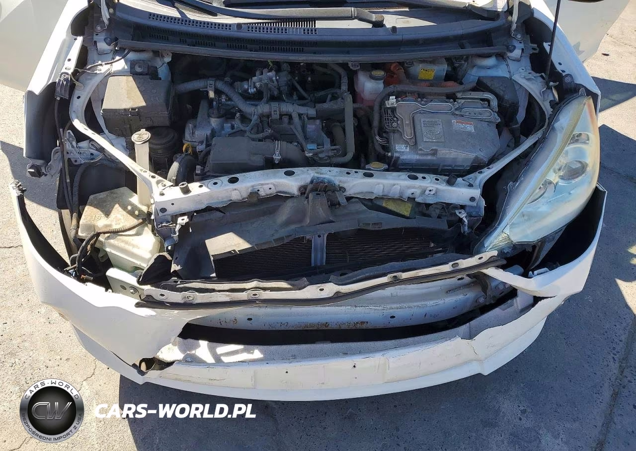 2013 Toyota Prius C Three VIN:JTDKDTB38D1052160 - 11
