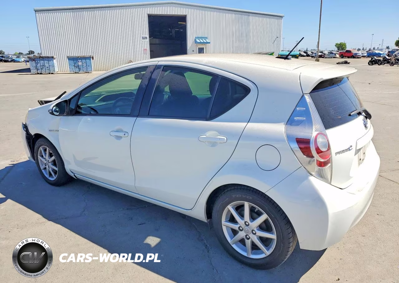 2013 Toyota Prius C Three VIN:JTDKDTB38D1052160 - 2