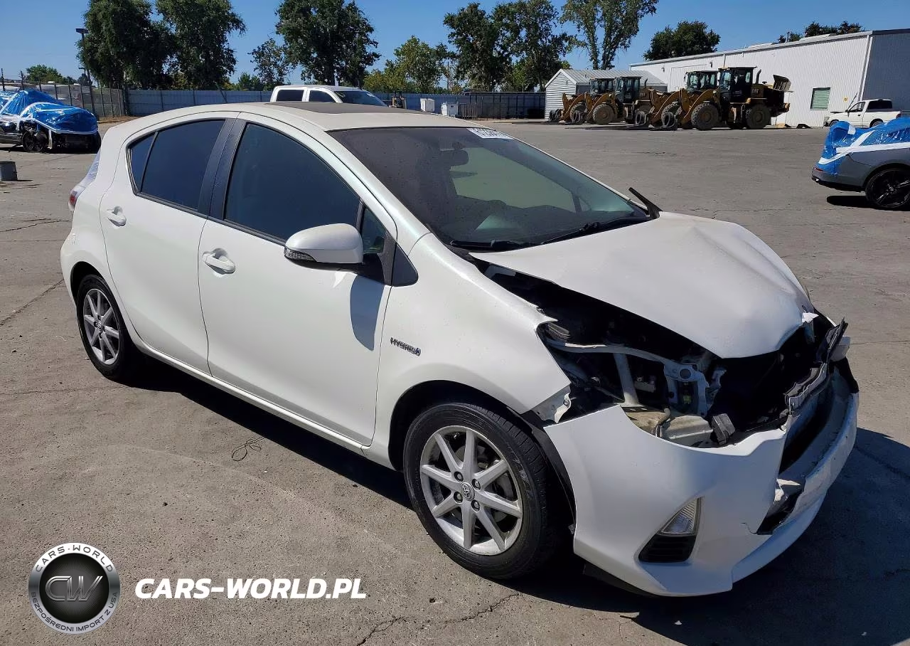 2013 Toyota Prius C Three VIN:JTDKDTB38D1052160 - 4
