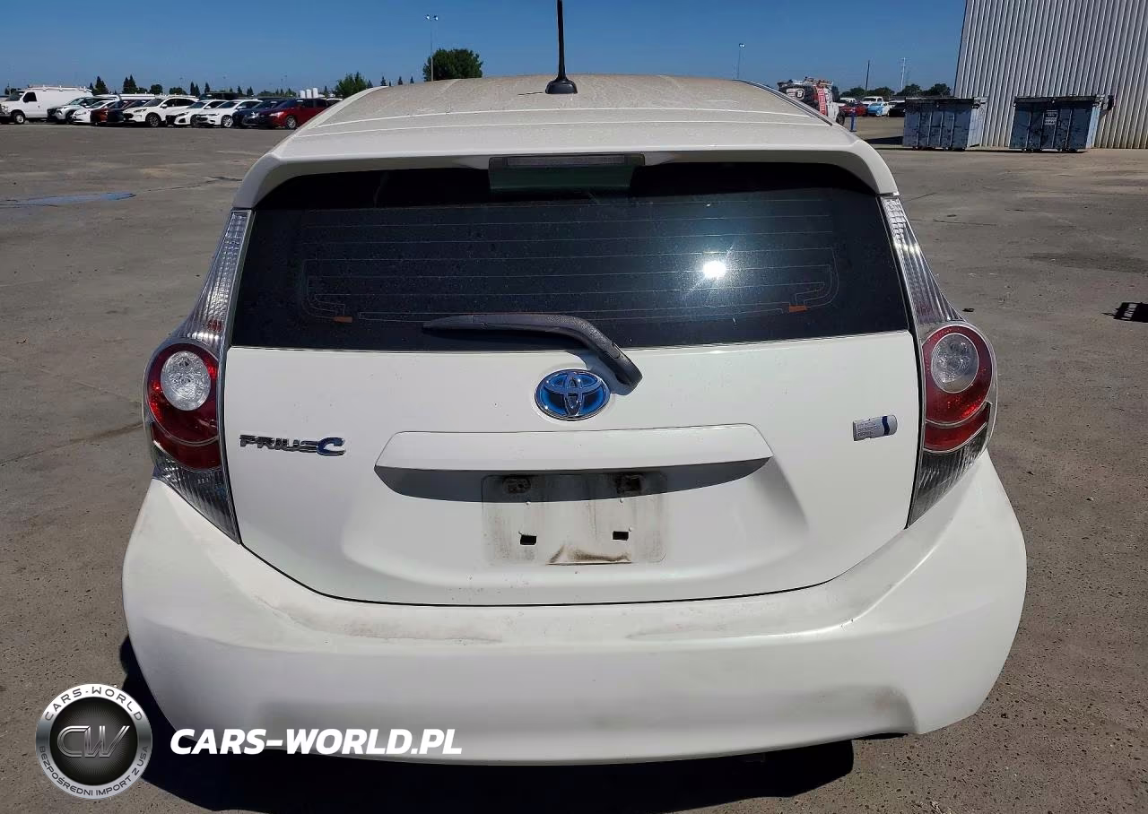 2013 Toyota Prius C Three VIN:JTDKDTB38D1052160 - 6