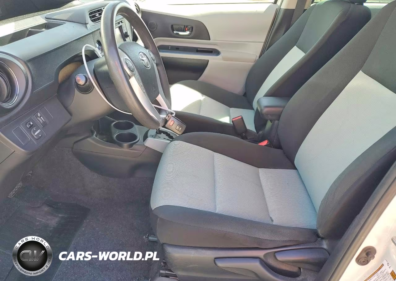 2013 Toyota Prius C Three VIN:JTDKDTB38D1052160 - 7