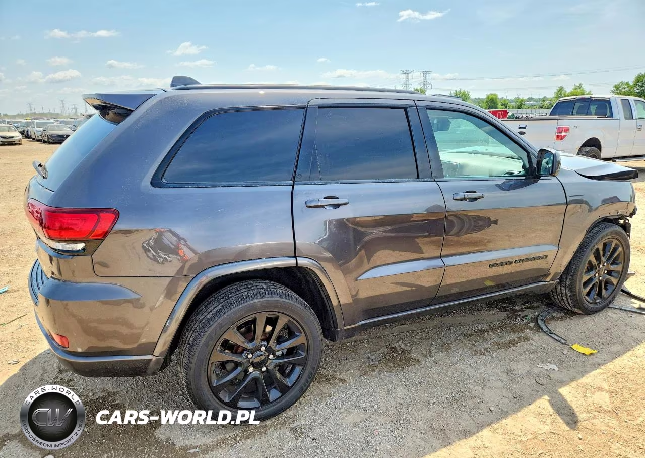 2019 Jeep Grand Cherokee Laredo VIN:1C4RJFAG5KC670762 - 3