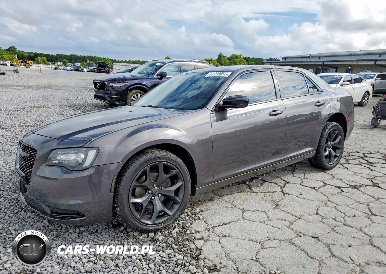 2021 Chrysler 300 Touring – zdjęcie 1 z 12