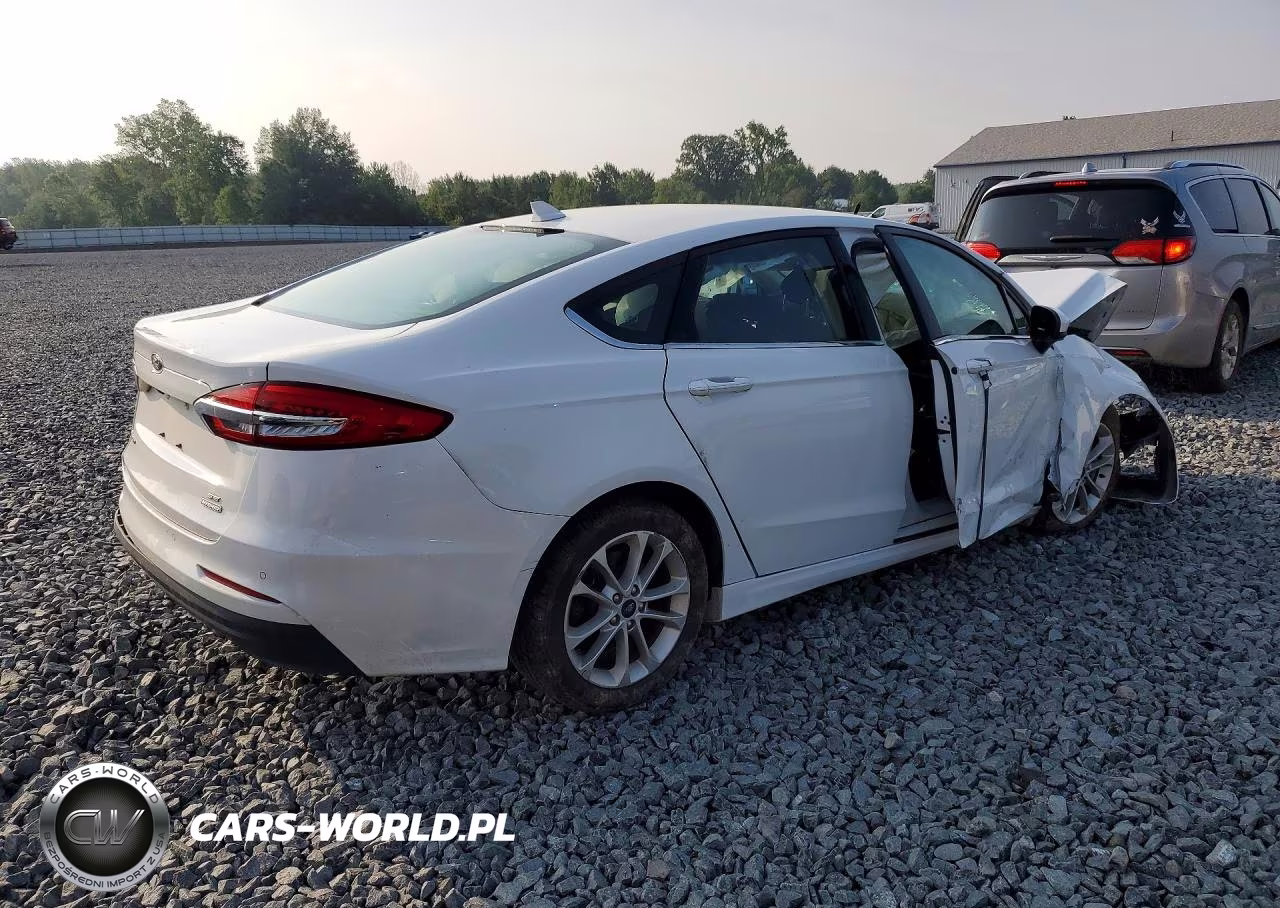 2020 Ford Fusion Se VIN:3FA6P0LU7LR106735 - 3
