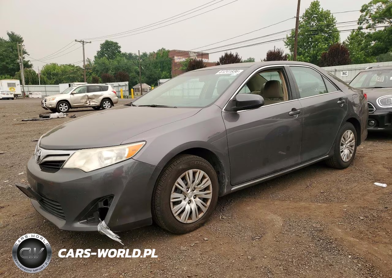 2014 Toyota Camry Le – zdjęcie 1 z 12