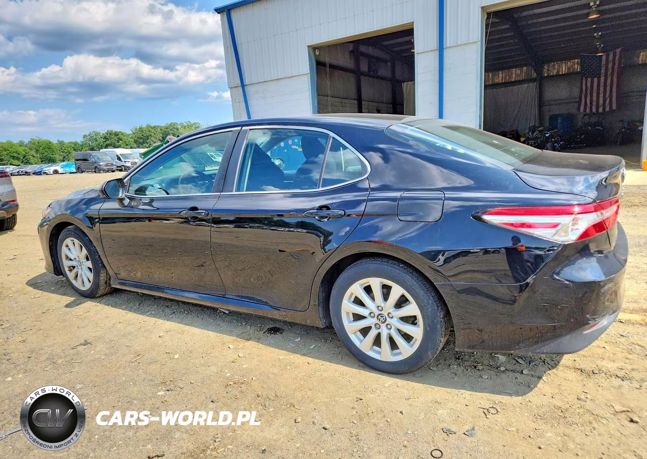 2018 Toyota Camry Le VIN:4T1B11HKXJU654429 - 2