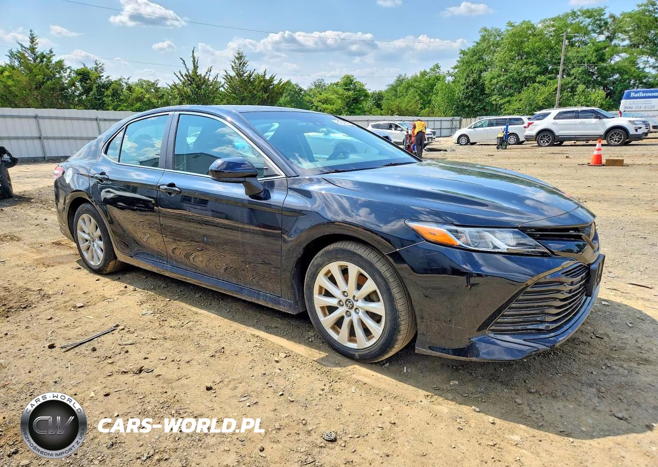 2018 Toyota Camry Le VIN:4T1B11HKXJU654429 - 4