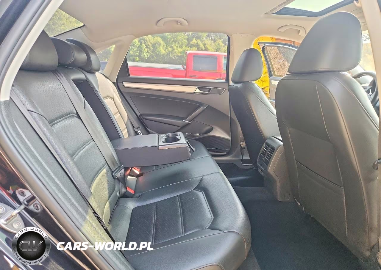 2019 Volkswagen Passat Wolfsburg VIN:1VWLA7A32KC006697 - 10