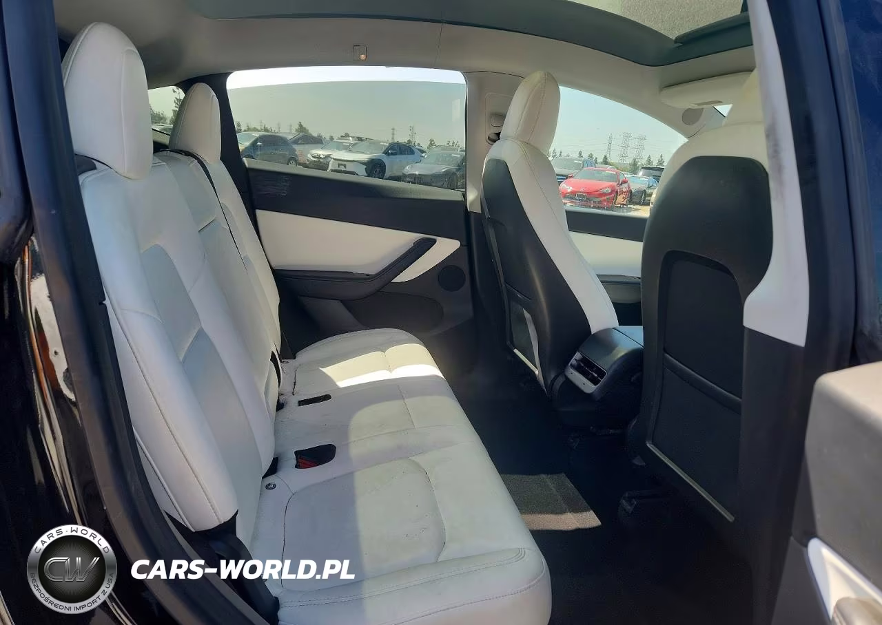 2020 Tesla Model Y VIN:5YJYGDEE3LF053467 - 10