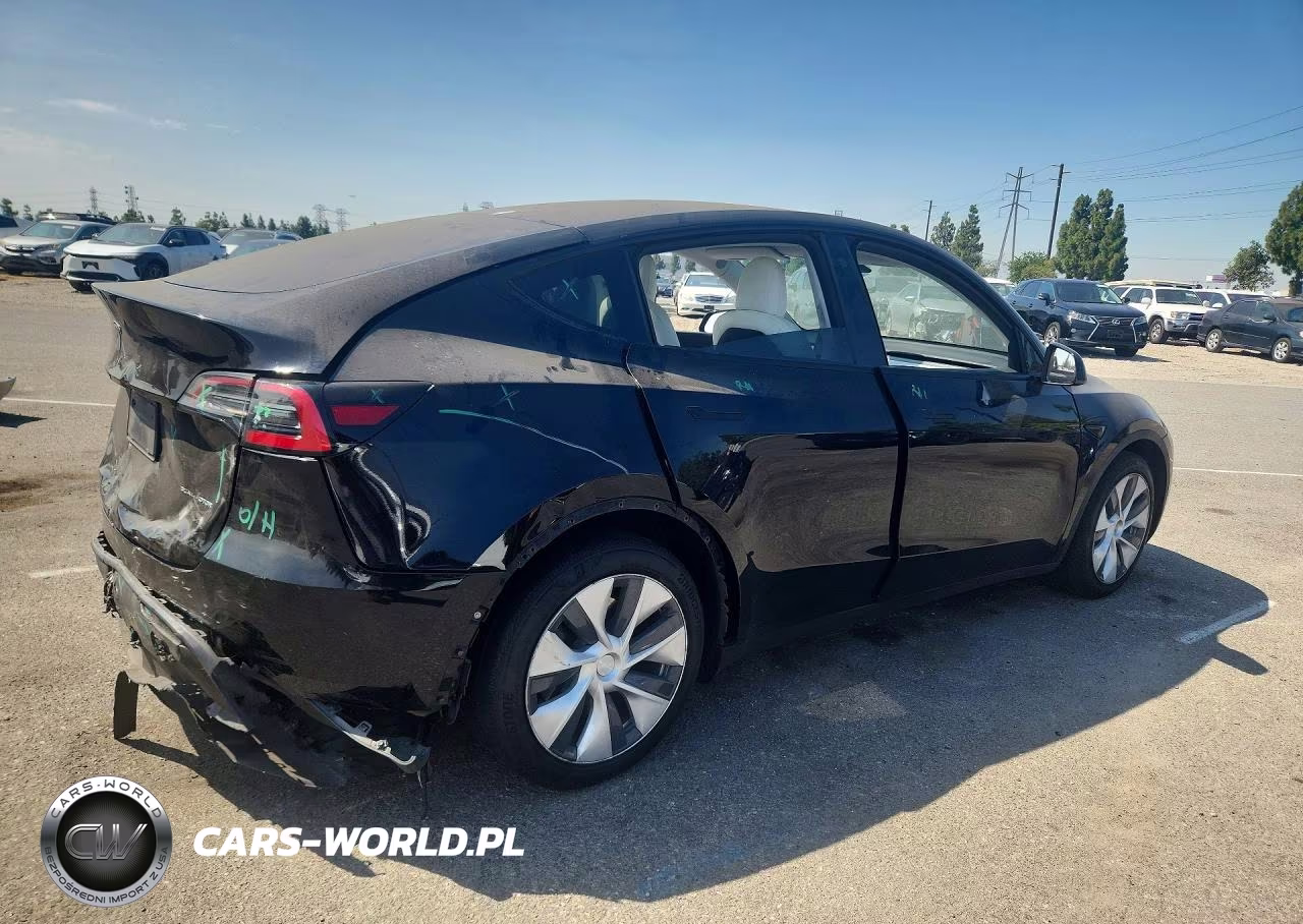 2020 Tesla Model Y VIN:5YJYGDEE3LF053467 - 3