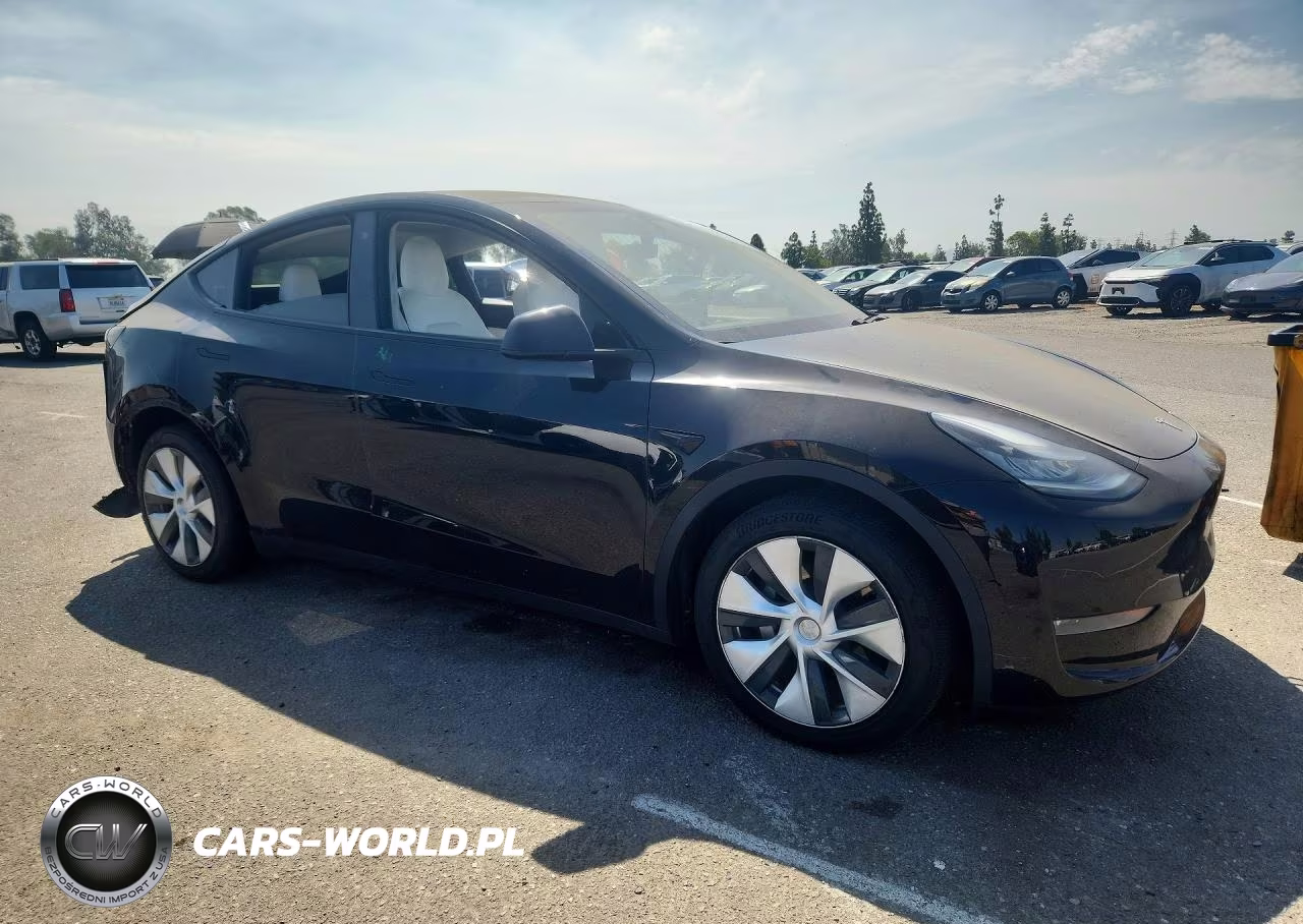 2020 Tesla Model Y VIN:5YJYGDEE3LF053467 - 4