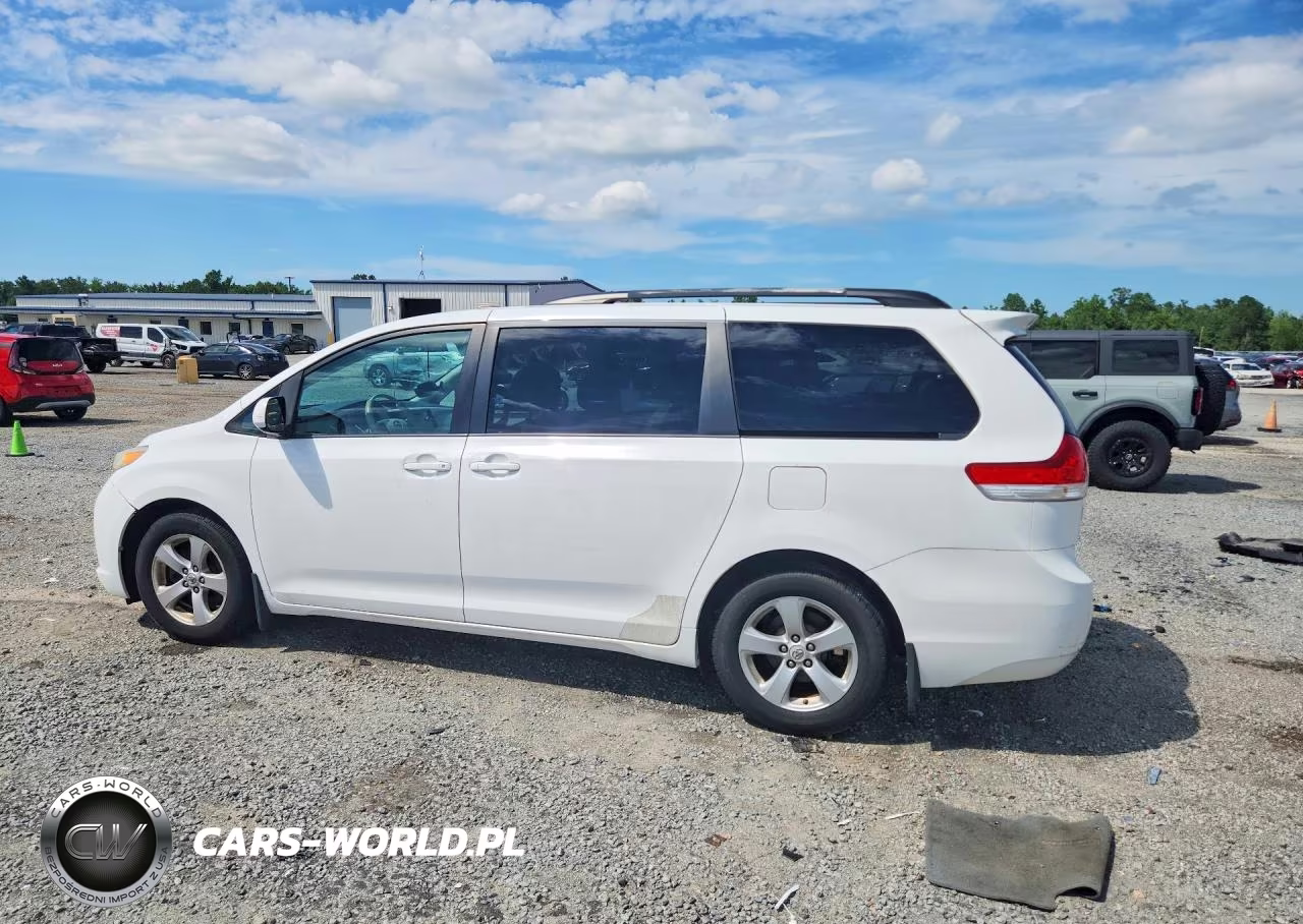 2012 Toyota Sienna Le VIN:5TDKK3DC0CS210821 - 2