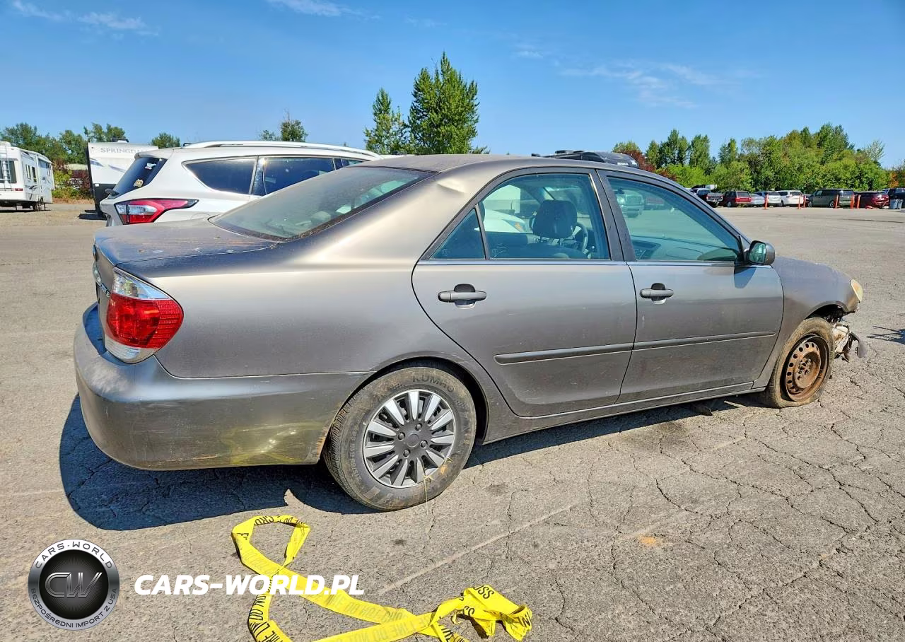 2005 Toyota Camry Le VIN:JTDBE30K053036404 - 3