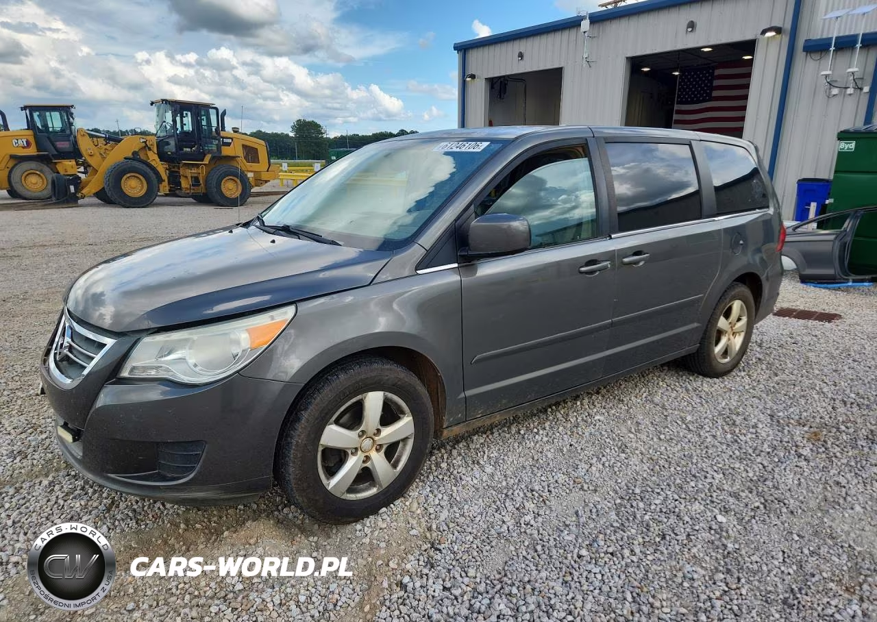 2010 Volkswagen Routan Se