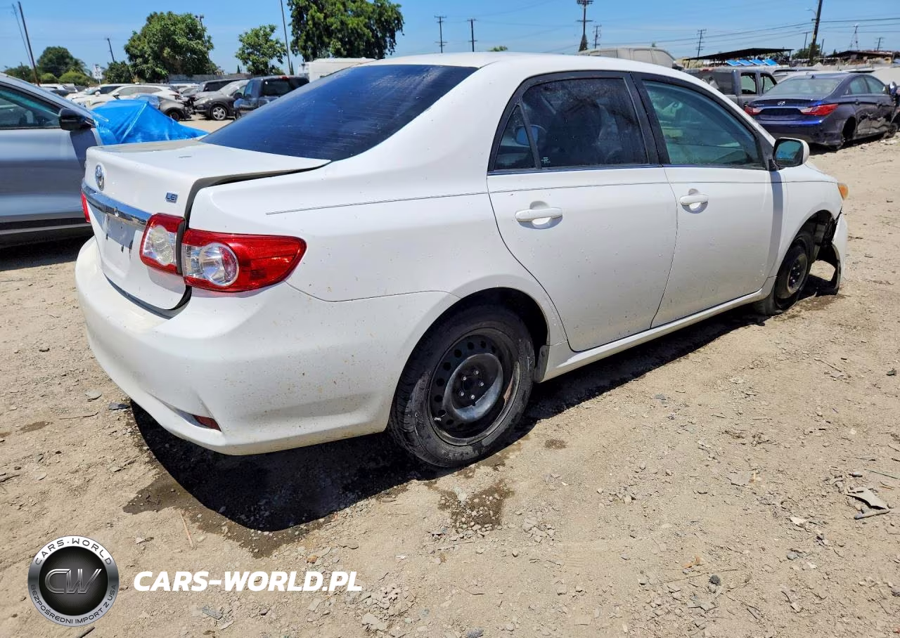2013 Toyota Corolla Le VIN:5YFBU4EE9DP116978 - 3