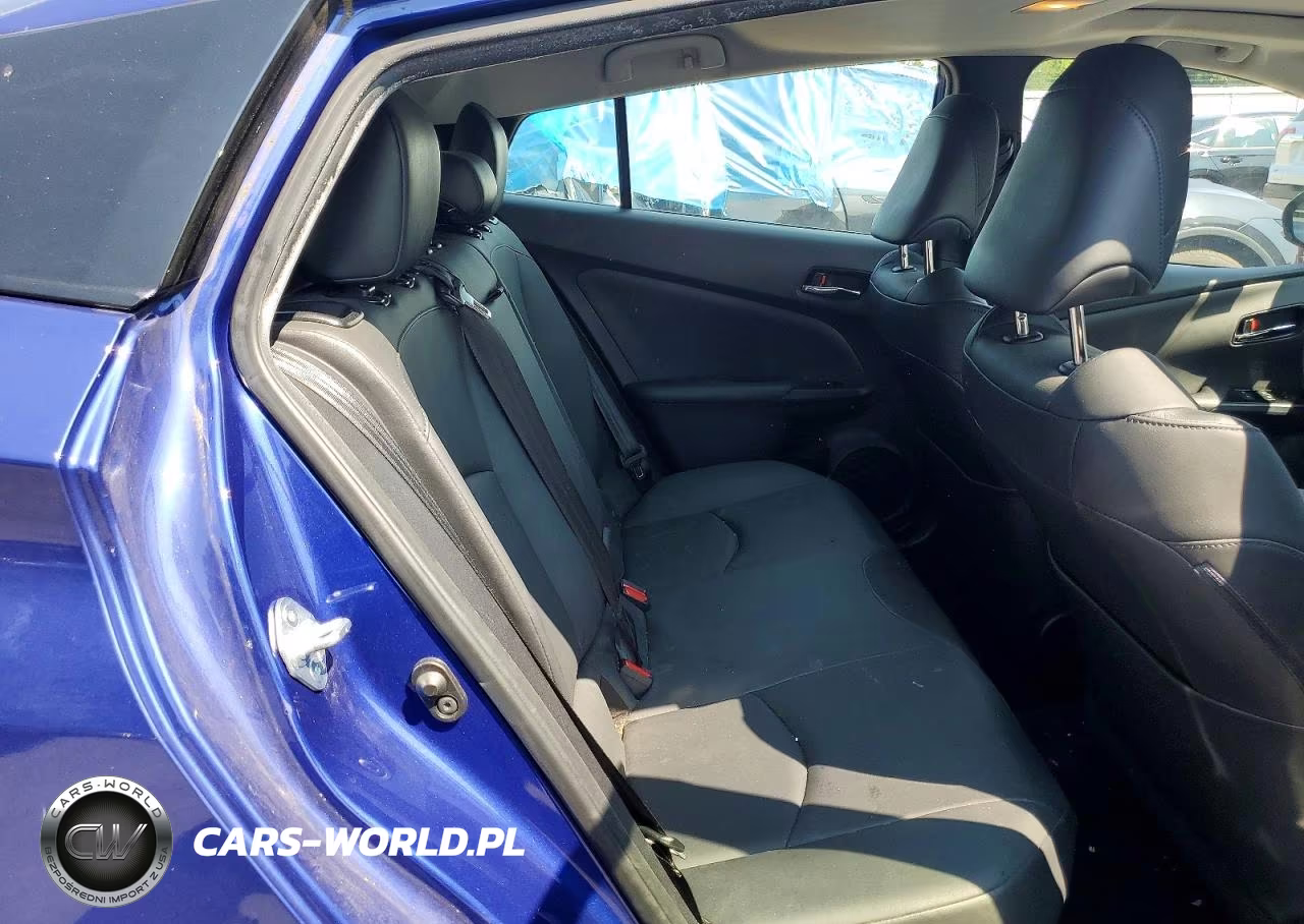 2016 Toyota Prius Four VIN:JTDKARFU8G3511582 - 10