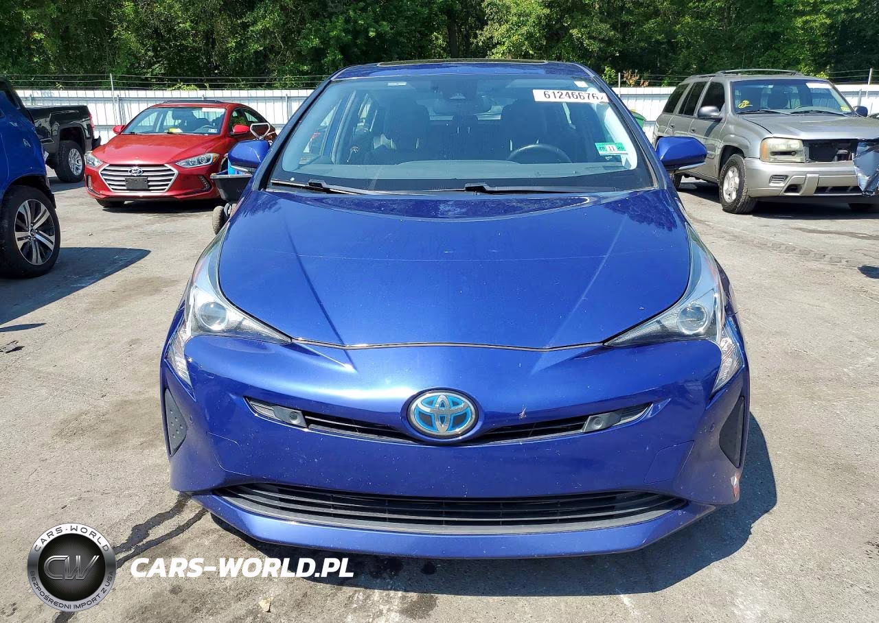 2016 Toyota Prius Four VIN:JTDKARFU8G3511582 - 5