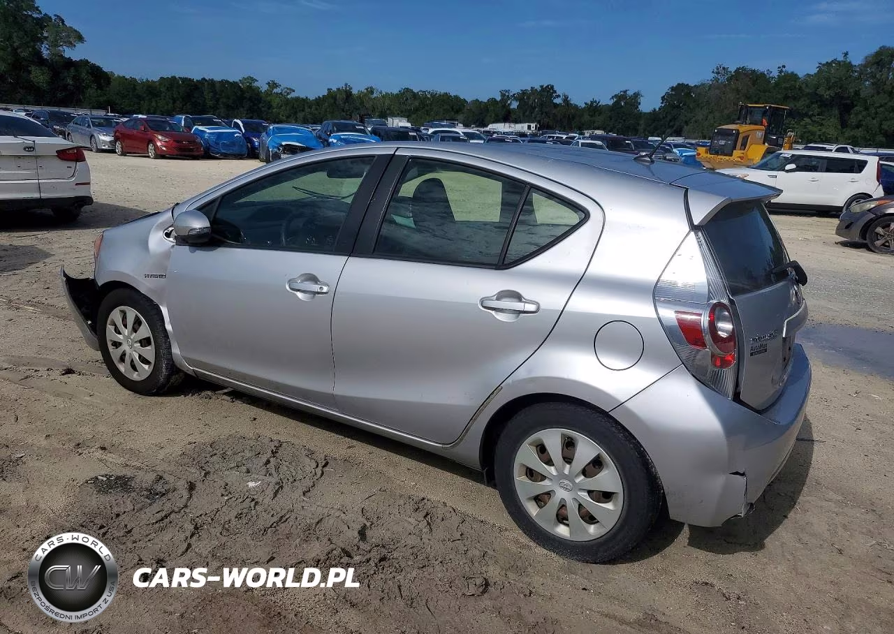 2013 Toyota Prius C Two VIN:JTDKDTB3XD1545029 - 2