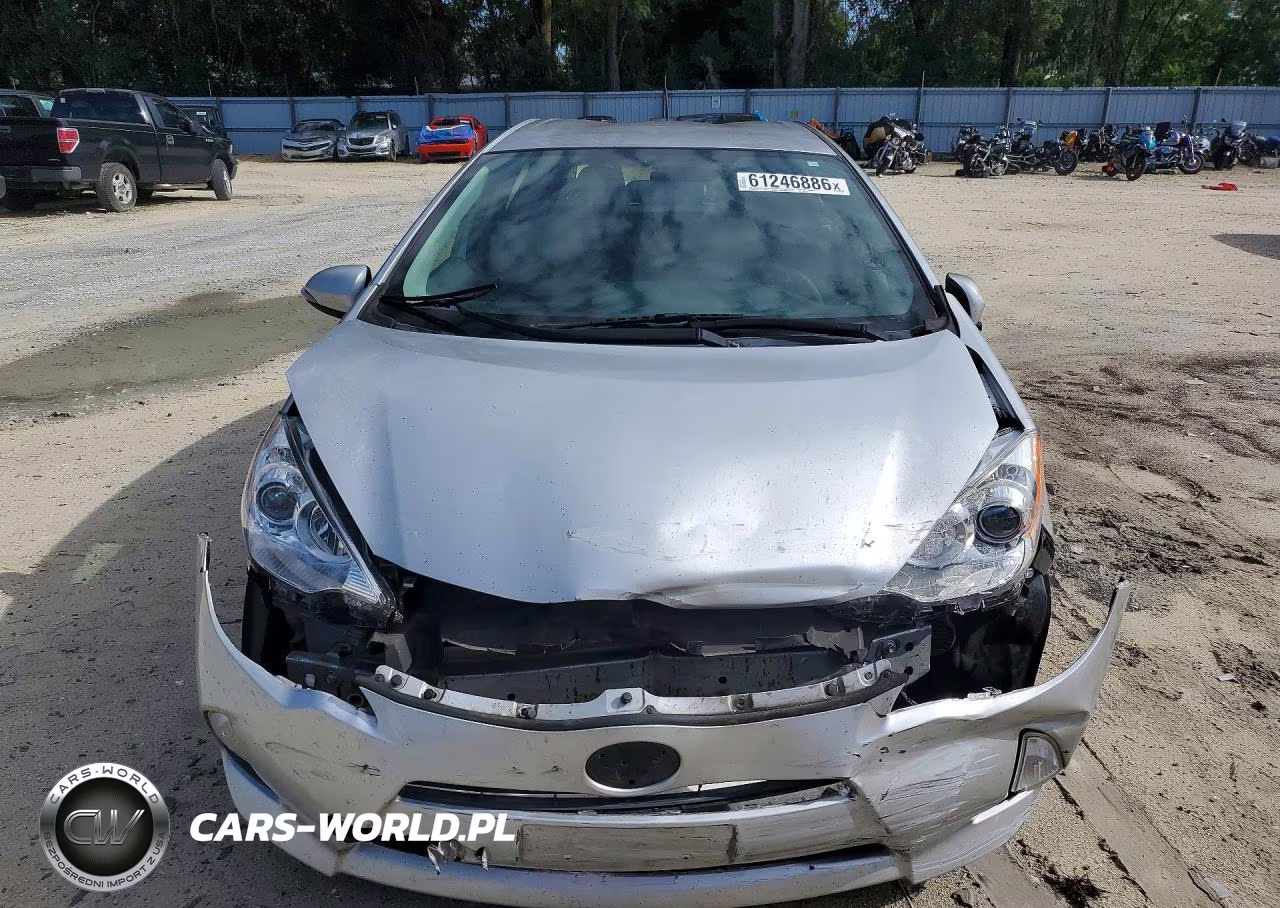 2013 Toyota Prius C Two VIN:JTDKDTB3XD1545029 - 5