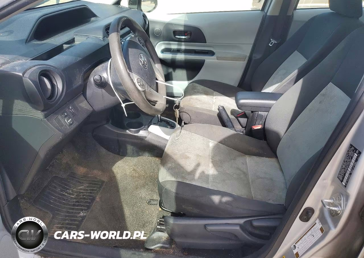 2013 Toyota Prius C Two VIN:JTDKDTB3XD1545029 - 7