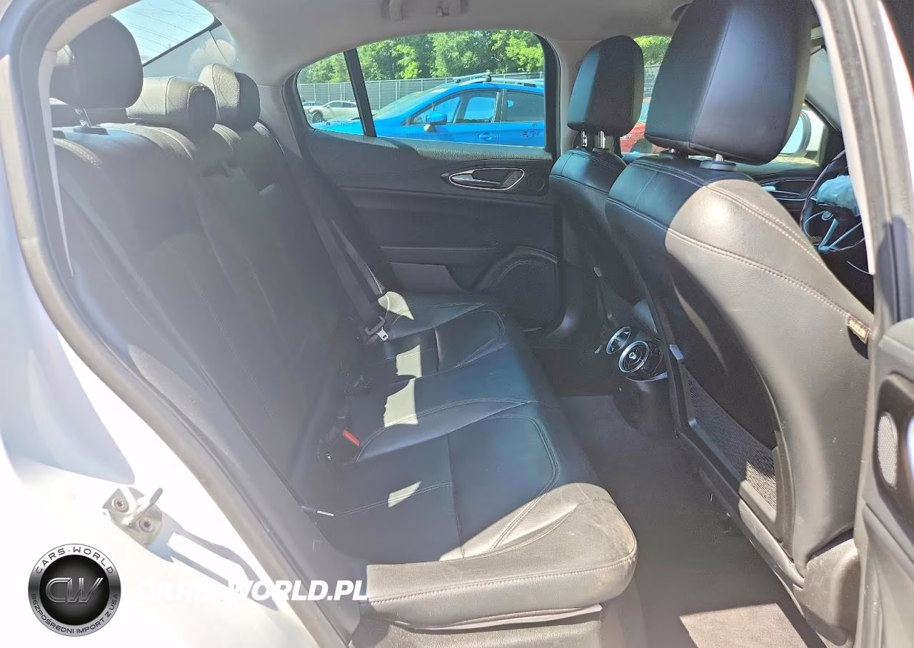 2017 Alfa Romeo Giulia VIN:ZARFAEBN3H7555904 - 10