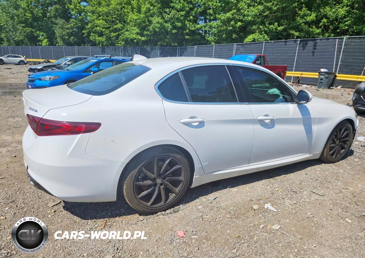 2017 Alfa Romeo Giulia VIN:ZARFAEBN3H7555904 - 3