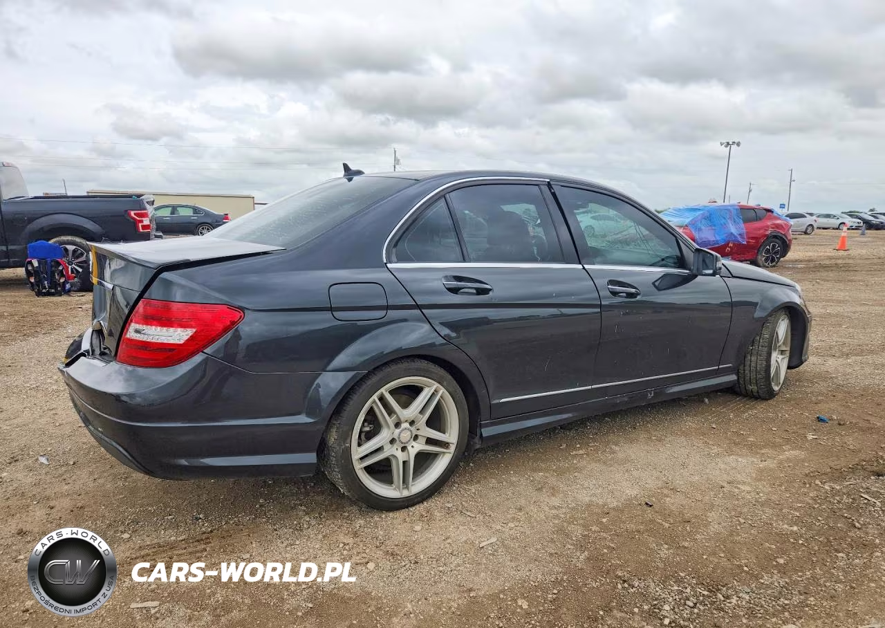 2013 Mercedes-Benz C 250 VIN:WDDGF4HB8DR257487 - 3