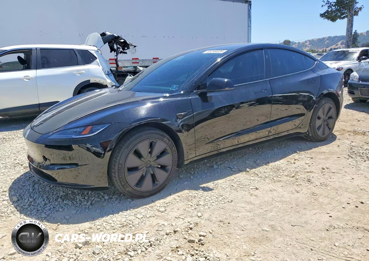 2025 Tesla Model 3 – zdjęcie 1 z 12