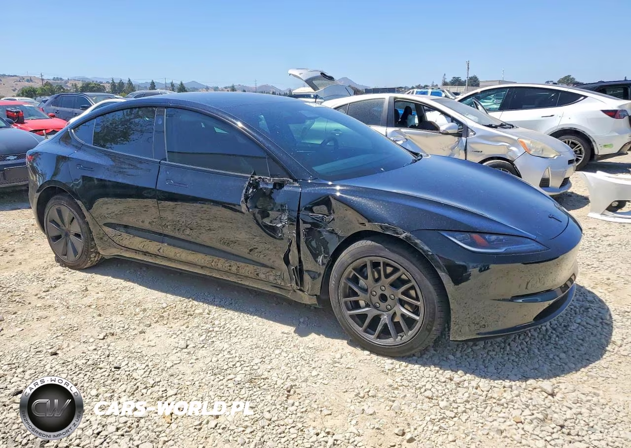 2025 Tesla Model 3 VIN:5YJ3E1EA8SF941562 - 4
