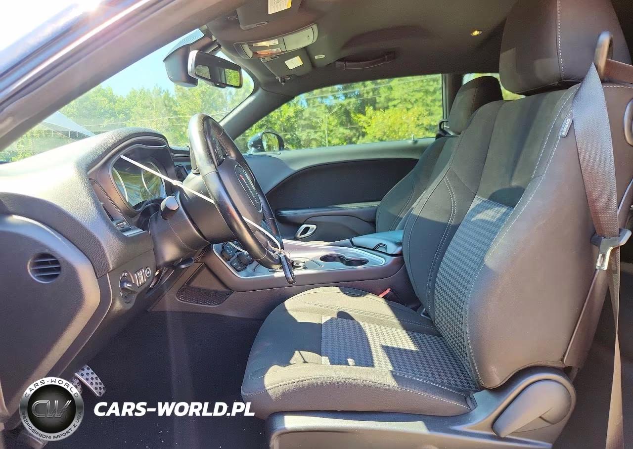 2019 Dodge Challenger Sxt VIN:2C3CDZAG6KH751916 - 7