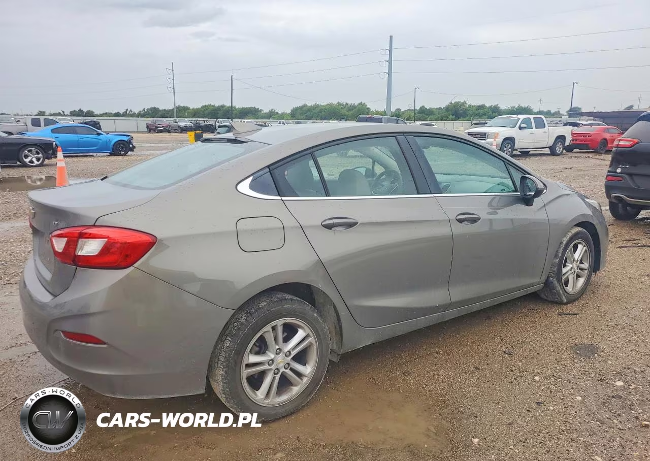 2017 Chevrolet Cruze Lt VIN:1G1BE5SM1H7147950 - 3