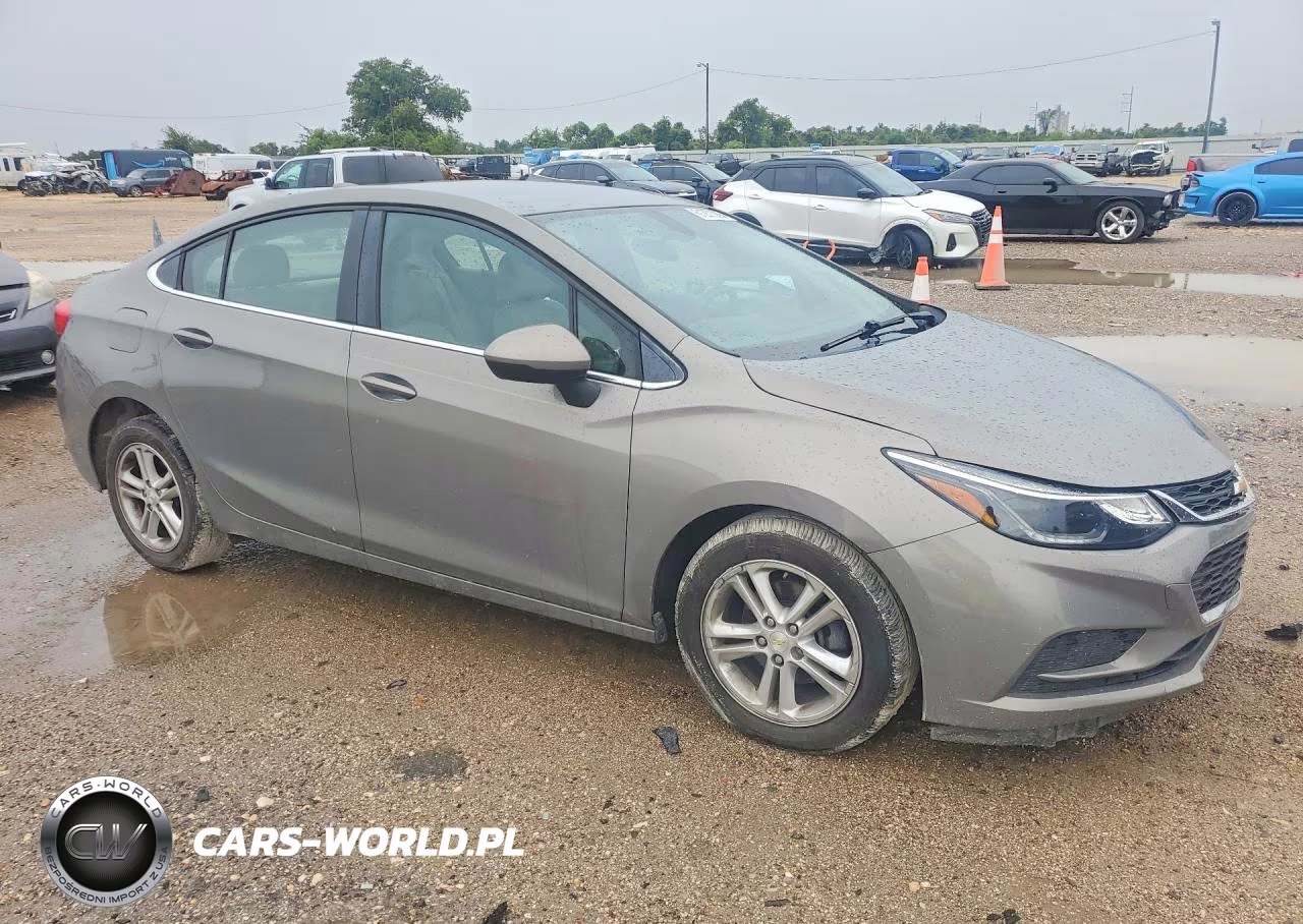 2017 Chevrolet Cruze Lt VIN:1G1BE5SM1H7147950 - 4