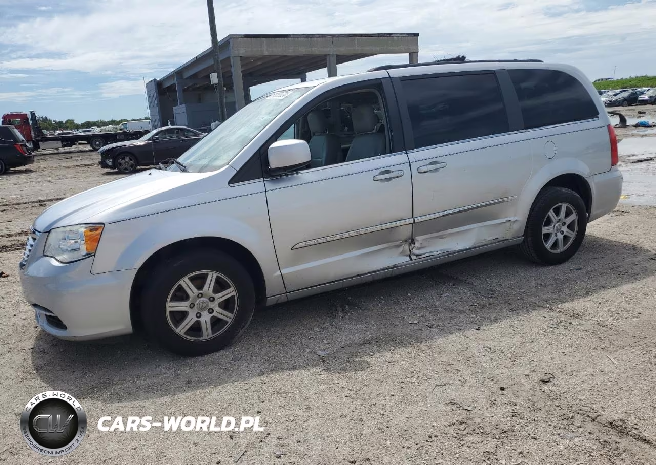 2011 Chrysler Town & Country Touring