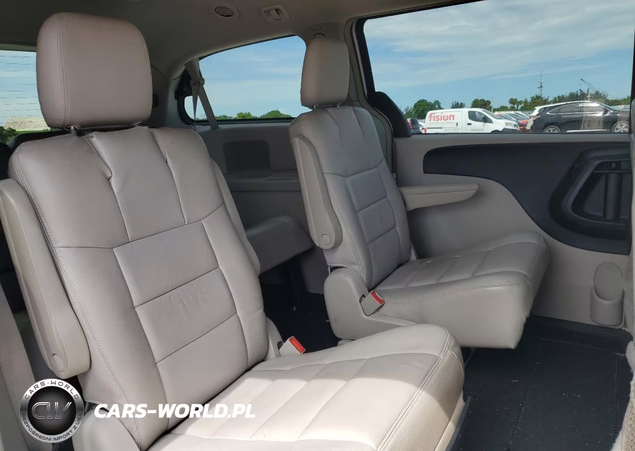 2011 Chrysler Town & Country Touring VIN:2A4RR5DG1BR723490 - 11