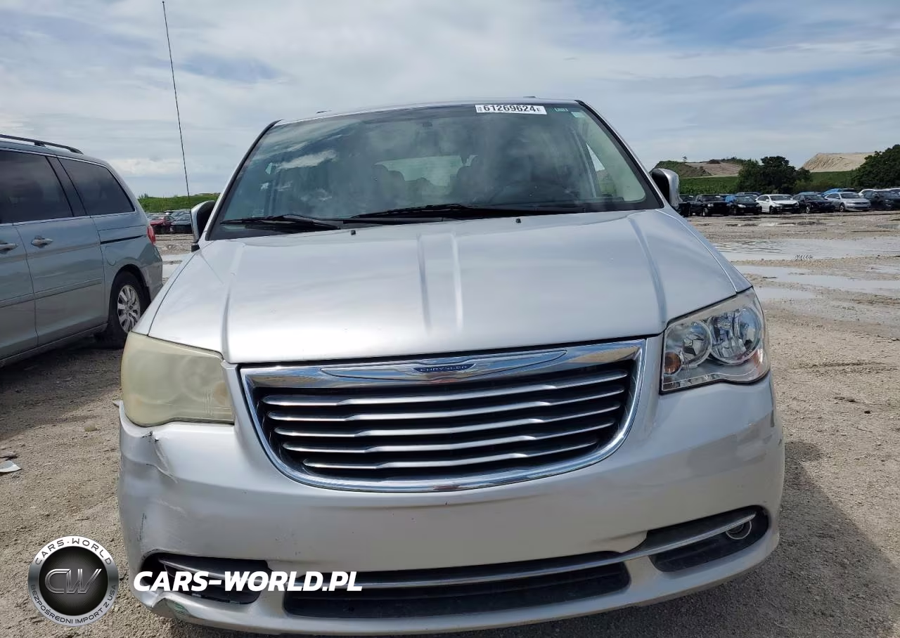 2011 Chrysler Town & Country Touring VIN:2A4RR5DG1BR723490 - 5