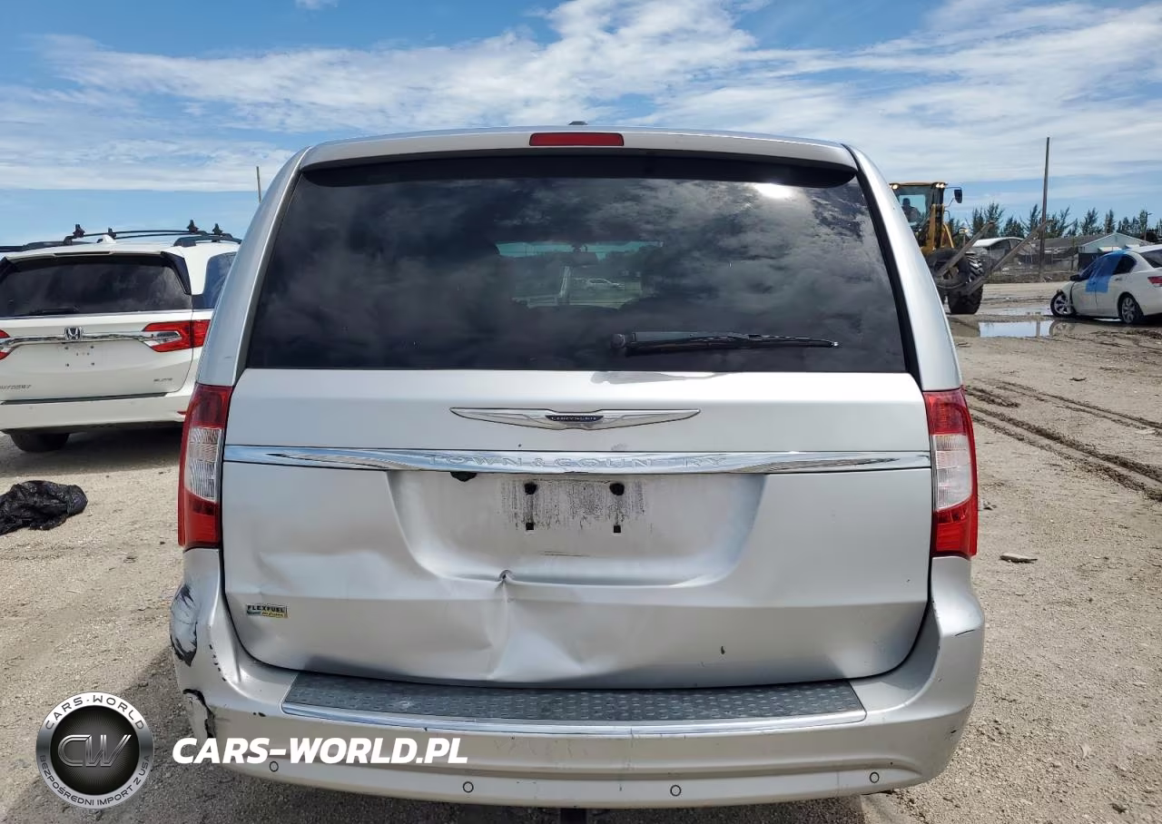 2011 Chrysler Town & Country Touring VIN:2A4RR5DG1BR723490 - 6