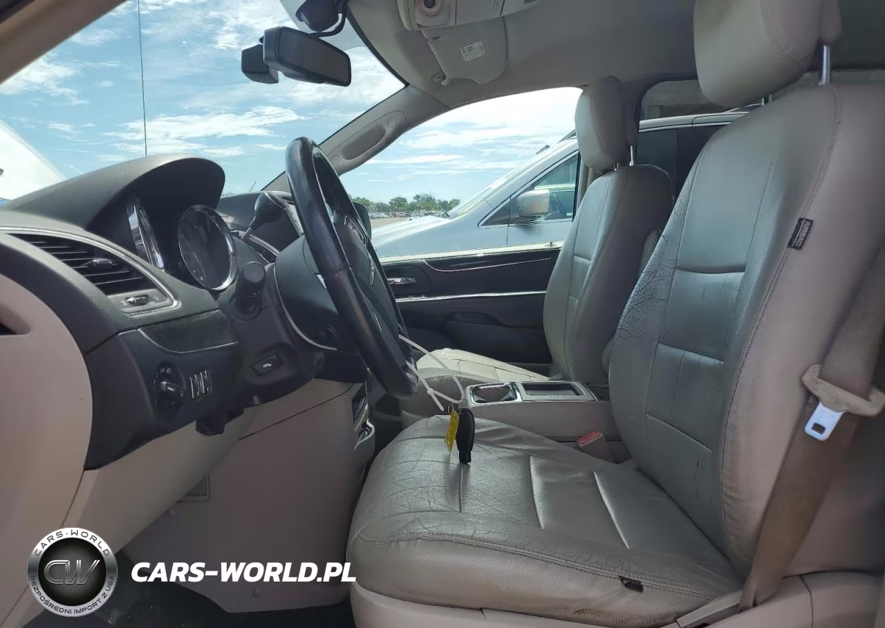 2011 Chrysler Town & Country Touring VIN:2A4RR5DG1BR723490 - 7