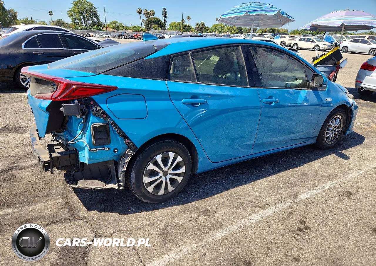 2018 Toyota Prius Prime Advanced VIN:JTDKARFP2J3068315 - 3