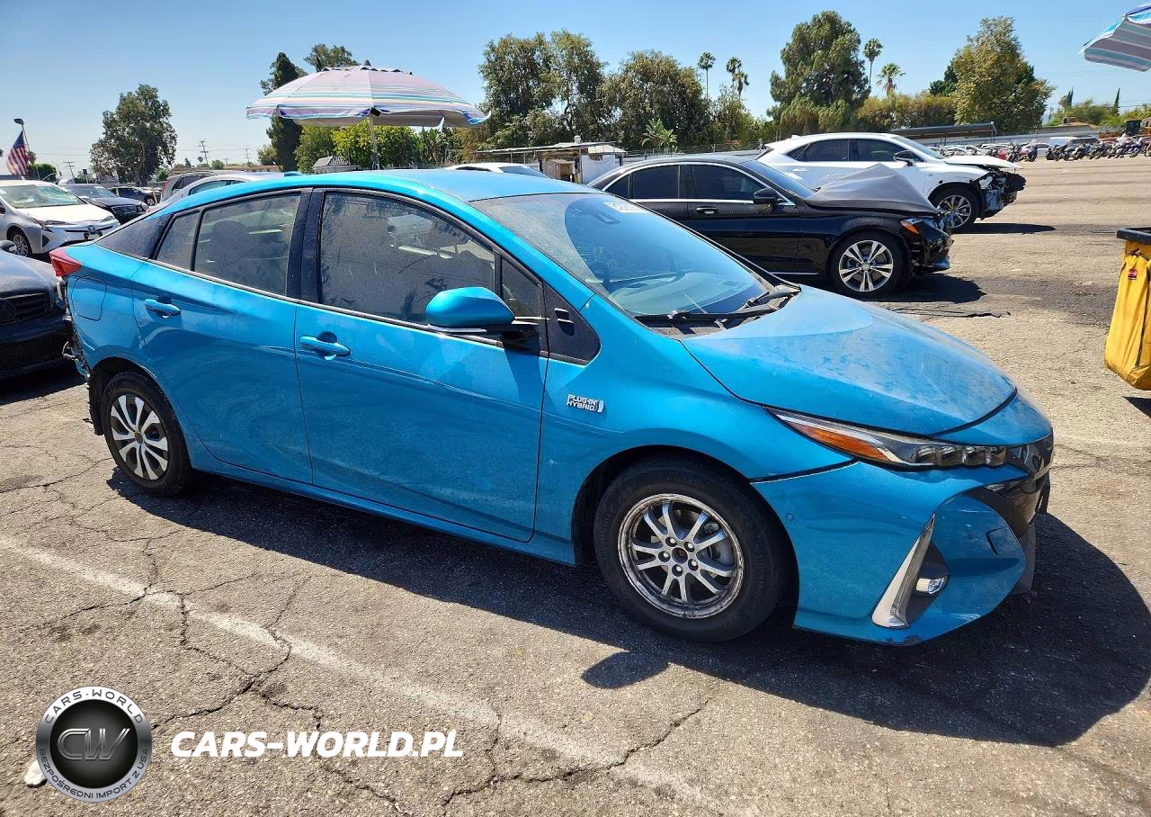 2018 Toyota Prius Prime Advanced VIN:JTDKARFP2J3068315 - 4