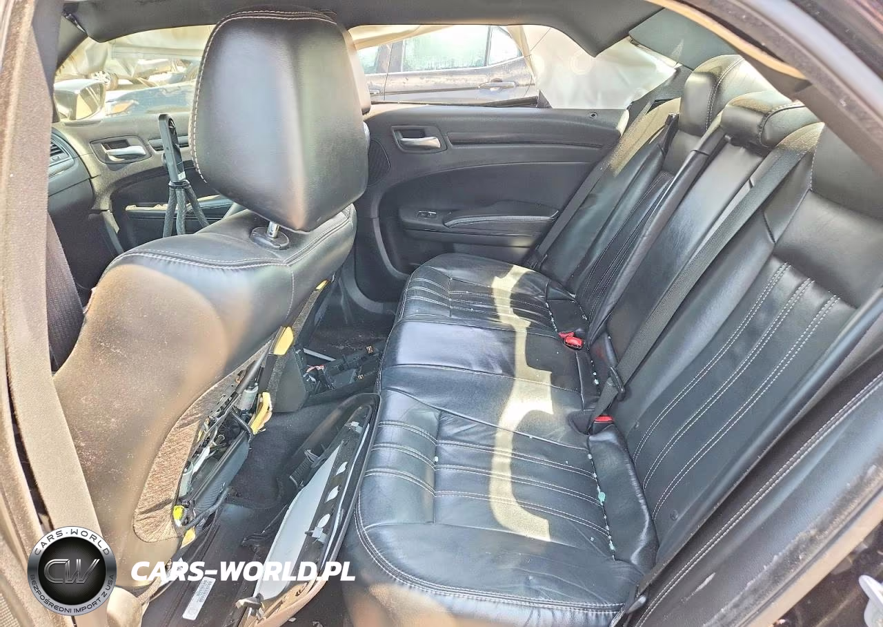 2016 Chrysler 300 S VIN:2C3CCAGG4GH248825 - 10