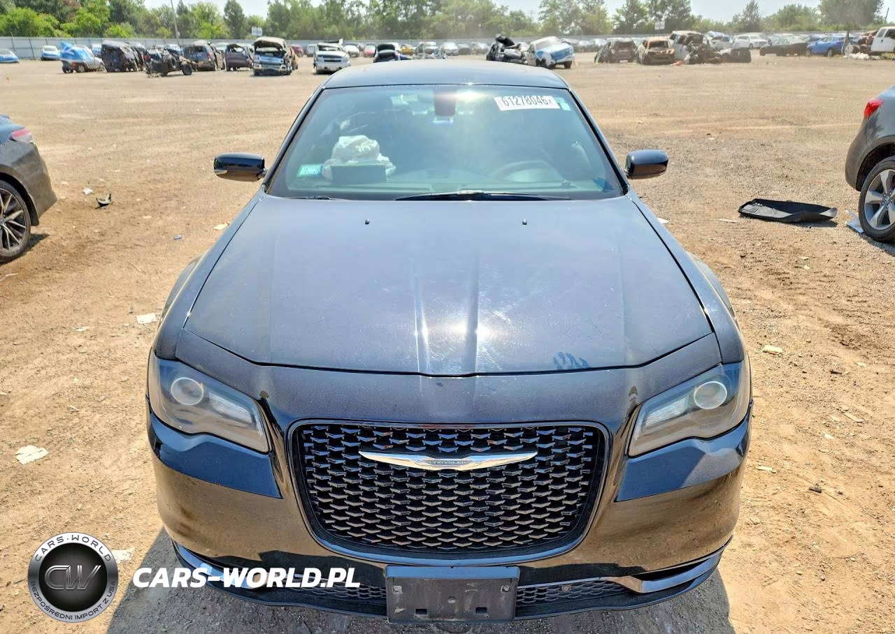 2016 Chrysler 300 S VIN:2C3CCAGG4GH248825 - 5